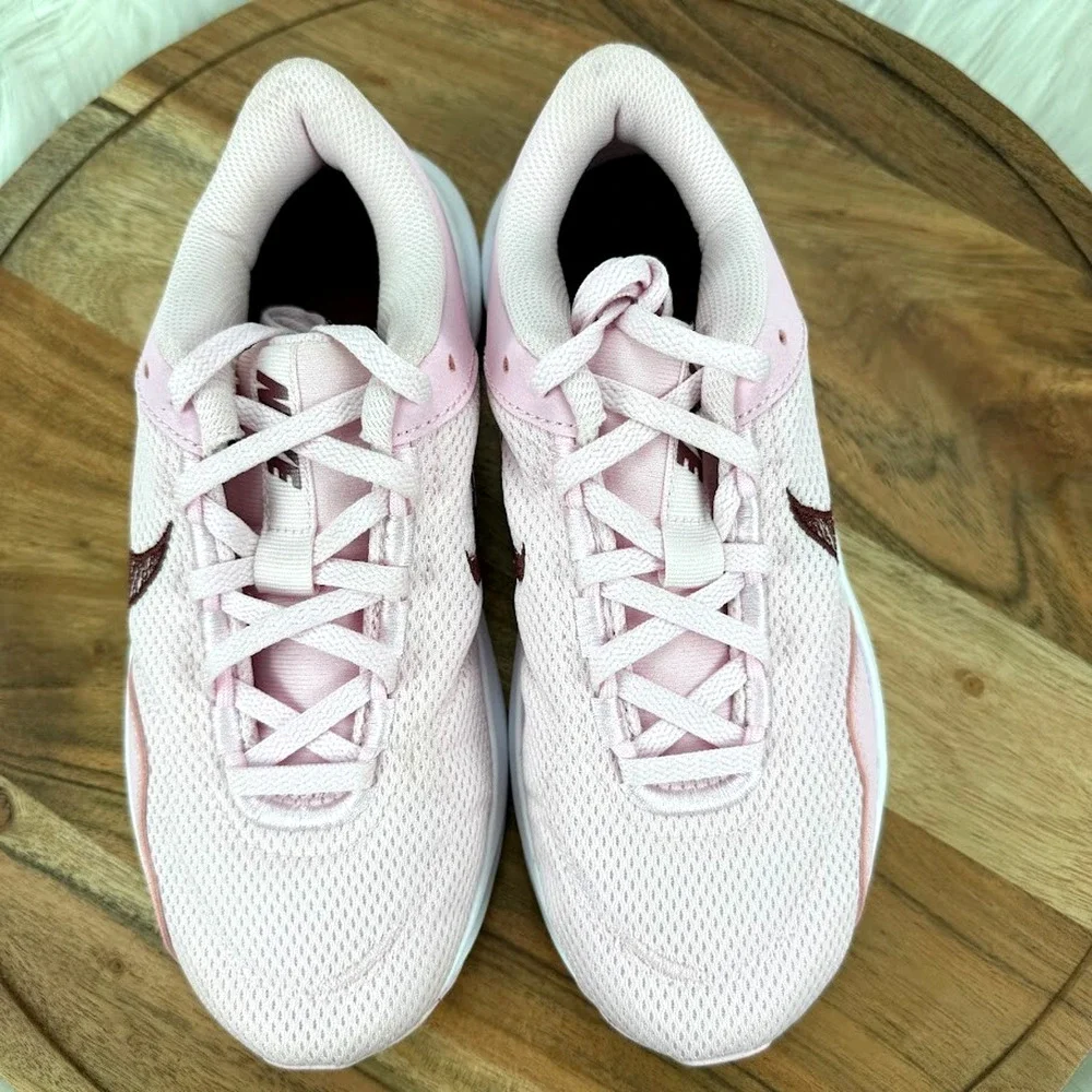 Nike Legend Essential 3 Next Nature Wmns‎ Size 5.5 Barely Rose training shoes